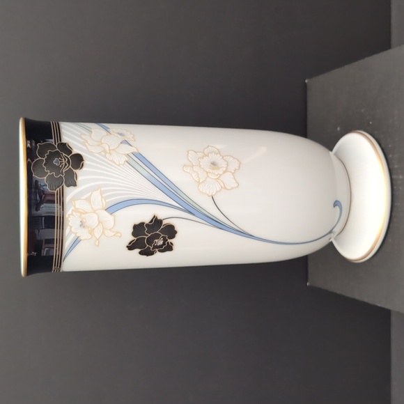 VGT,Legacy by Noritake Footed Black/White Porcelain Vase with Daffodils. - Picture 4 of 11